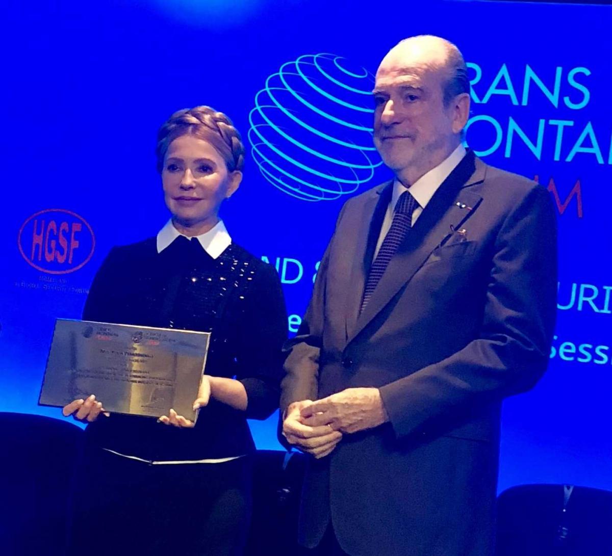 Тимошенко отримала нагороду Форуму Crans Montana \ Photo by Alexander Prokopenko Тимошенко отримала нагороду Форуму Crans Montana \ Photo by Alexander Prokopenko