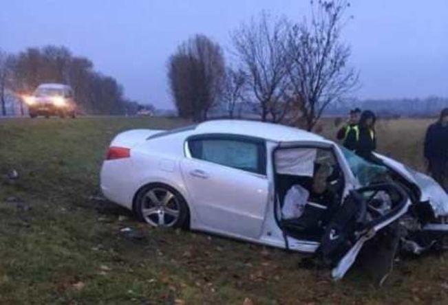 Лоб в лоб столкнулись две легковушки - "Opel Vectra" и "Peugeot 508" / фото Нацполіції Лоб в лоб столкнулись две легковушки - "Opel Vectra" и "Peugeot 508" / фото Нацполіції