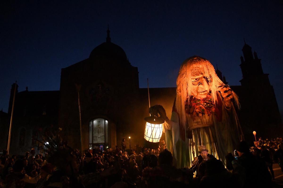Празднование Хэллоуина на его "исторической родине" - в Ирландии / REUTERS