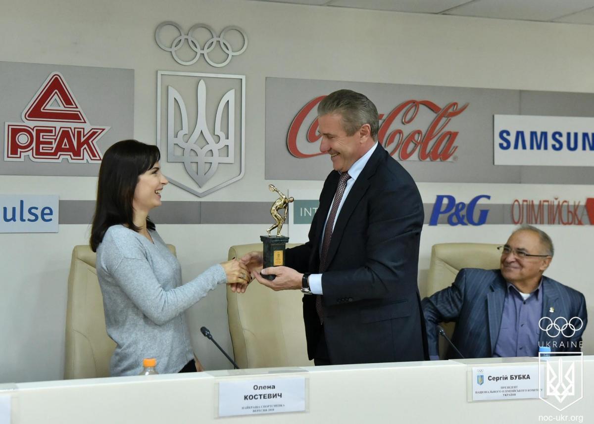 Олена Костевич отримала нагороду найкращої спортсменки місяця / НОК України Олена Костевич отримала нагороду найкращої спортсменки місяця / НОК України