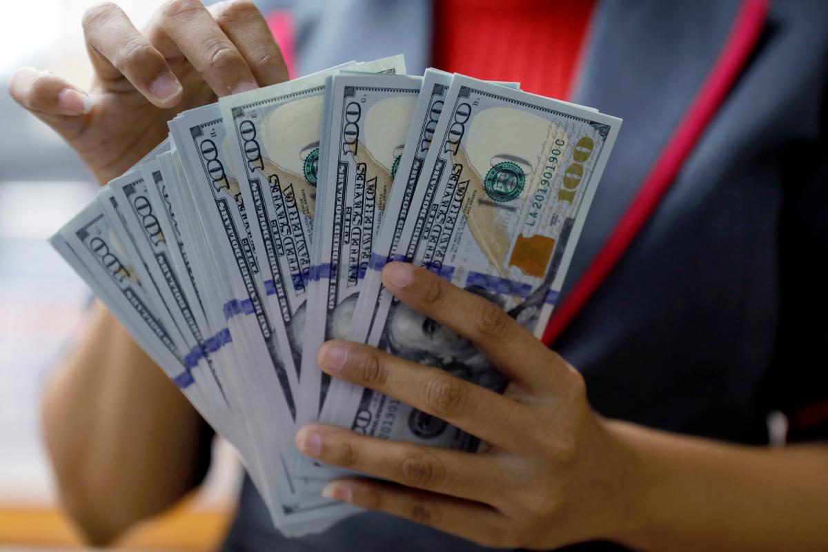 Сколько будут стоить 100 долларов: прогноз банкира до 20 сентября