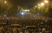 Десятки тысяч митингующих заблокировали парламент в Ереване (фото, видео)