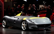 Паризький автосалон: Ferrari представила эксклюзивний суперкар (фото)
