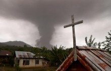 Новий удар стихії: в Індонезії після землетрусу і цунамі прокинувся вулкан (відео)