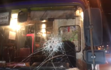 В Киеве разъяренный водитель легковушки побил маршрутку (видео)