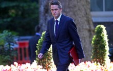 Министра обороны Британии отправили в отставку