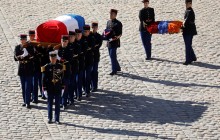 Шарля Азнавура поховали під Парижем (фото)