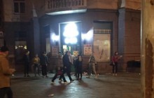 У центрі Києва натовп підлітків пограбував магазин
