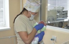 У Житомирі шукають горе-матір, яка підкинула під ліфт багатоповерхівки щойно народжене немовля (відео)