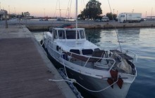 У Середземному морі затримали українську яхту з майже 60 мігрантами (фото)