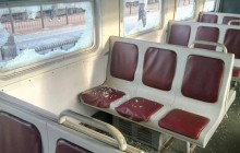 У Мережі з'явилося відео розгромленого вандалами вагона електрички - його пустили на маршрут