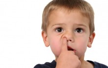 Учені пояснили, чому колупання в носі небезпечне