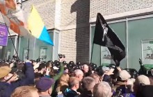 В центре Киева произошла потасовка между полицией и активистами (видео)