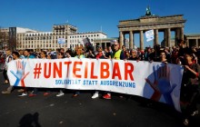 В Берлине состоялось многотысячное шествие против расизма (фото)