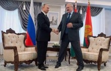 ''Лукашенко чуть ли не на шпагат сел'': Путина высмеяли в сети за новую уловку с ростом (фото)