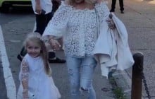 Открытые плечи и джинсы с дырками: Пугачева восхитила сеть молодежным образом (фото)