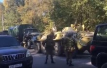 Теракт в Керчи: к колледжу стянули военную технику и автоматчиков (видео)