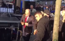 Под Кабмином депутата облили фекалиями (видео)