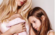 З обручкою на безіменному пальці: Лобода розбурхала мережу фото з дітьми і коханим