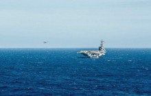 На палубу авианосца США Ronald Reagan упал вертолет