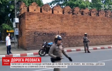 Туристам з Британії та Канади загрожує 10 років в'язниці за напис на історичній стіні (відео)