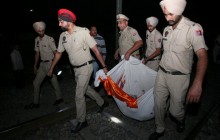 В Индии поезд наехал на толпу: количество жертв возросло