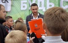 Защитник Шахтера Ордец открыл площадку проекта "Давай, играй!" в Добротворе