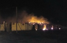 Под Харьковом горят склады с зерном, к ликвидации пожара привлекли пожарный поезд (фото)