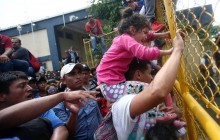 Сотни мигрантов штурмовали испанский анклав на севере Африки