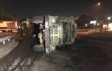 У Києві перекинулася військова вантажівка (фото)