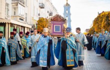 В Сумах тысячи православных прошли крестным ходом с чудотворной Корсунской иконой