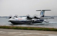 Крупнейший в мире самолет-амфибия впервые взлетел с воды (видео)