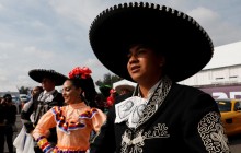 Парадом з казкових тварин і скелетів відсвяткували День померлих у Мексиці (відео)