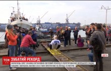 Невероятный рекорд: украинец зубами протащил 600-тонный корабль на расстояние более 16 метров (видео)