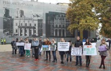 В Одессе под зданием мэрии проходят митинги (фото)