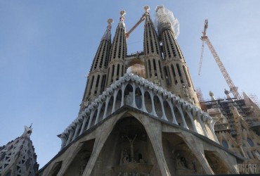 Найвідоміший храм Барселони знову відкрили для туристів (відео)