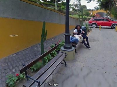 Жуткое фото любовников на пляже в Google Maps шокировало соцсети