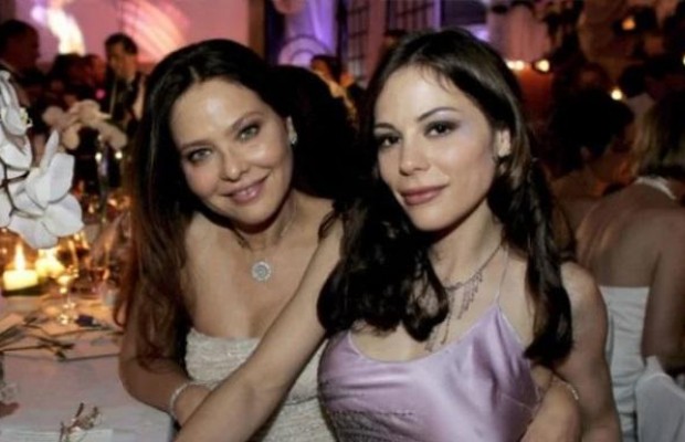 Туалетний папір з зображенням Путіна здивував дочку Орнелли Муті в Одесі (фото)