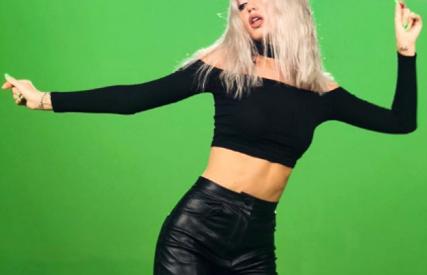 Надю Дорофєєву з голим животом і в шкіряних штанях розкритикували в Instagram (фото)