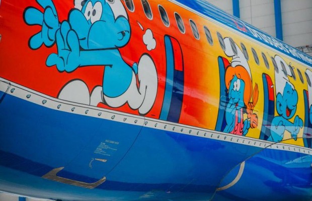 Brussels Airlines отправит в Киев самолет со смурфиками (фото)
