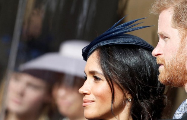 У літак, в якому летіли принц Гаррі з дружиною, вдарила блискавка