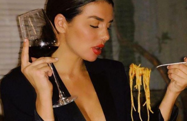 Українська співачка-втікачка до РФ зізналася, що набрала зайву вагу (фото)