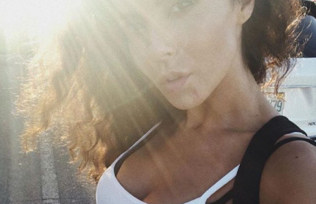 "Соковиті": Настя Каменських показала пишні груди