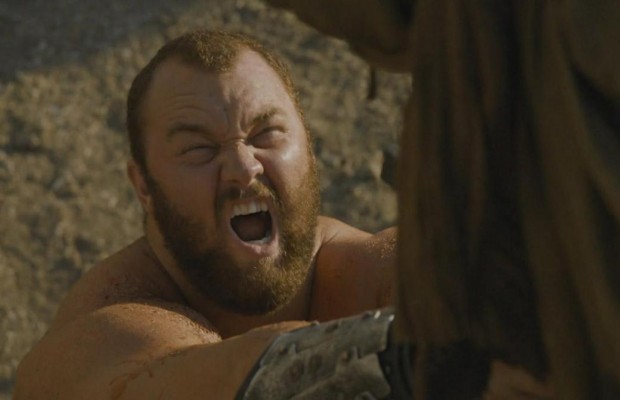 Двометровий актор з «Гри престолів» одружився на мініатюрній офіціантці (фото)