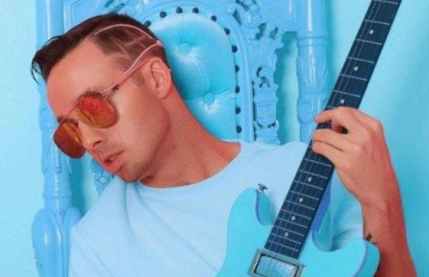 Канадський репер загинув після падіння з крила літака