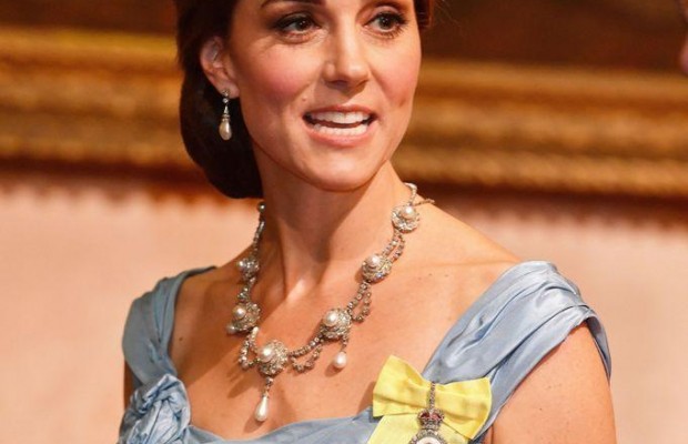 Кейт Міддлтон у вечірній сукні і з тіарою принцеси Діани стала королевою вечора (фото)