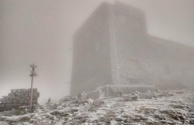 Снегопады и метели в Карпатах: спасатели просят туристов быть осторожными в горах (фото, видео)