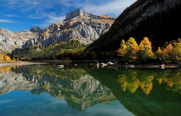 Туристы съезжаются полюбоваться незабываемыми пейзажами горного озера Дерборанс в Швейцарии (фоторепортаж)