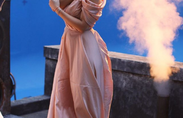 "Похожа на греческую статую": Ани Лорак в роскошном платье анонсировала новый клип (фото)