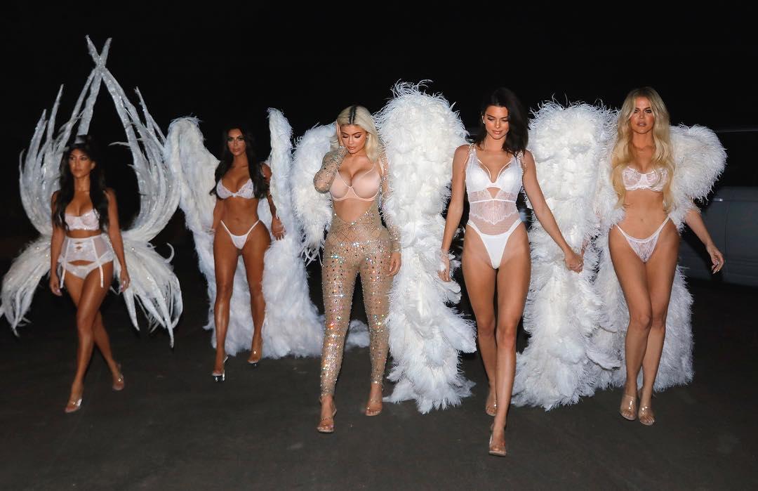 Ким, Кортни, Хлое, Кендалл и Кайли перевоплотись в моделей шоу Victoria's Secret / Instagram